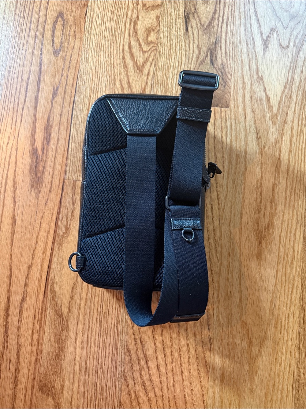 Coach Men’s Signature Canvas Sling Bag in Charcoal and Black - Picture 3 of 4